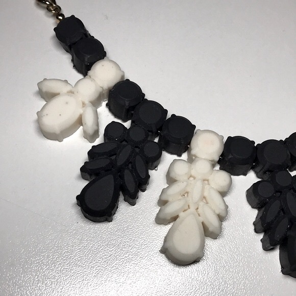 BLACK & WHITE RUBBER STONES Chain Neckace - Picture 3 of 9